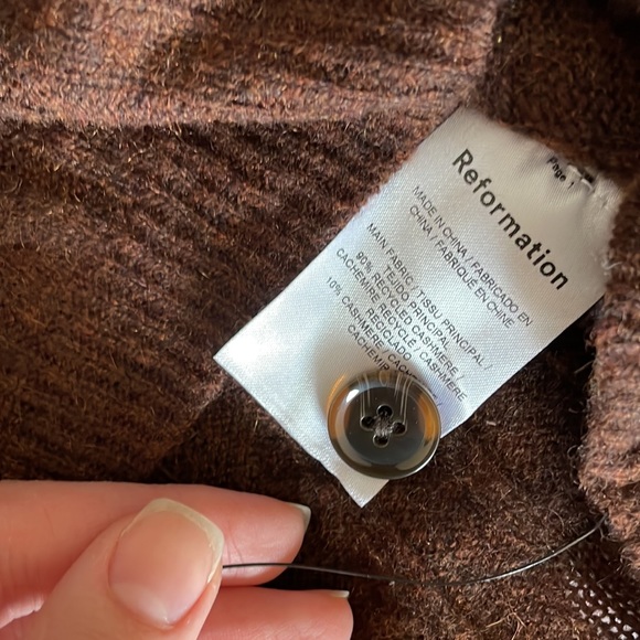 Reformation Giusta oversized cashmere cardigan coffee americano color - Picture 5 of 5